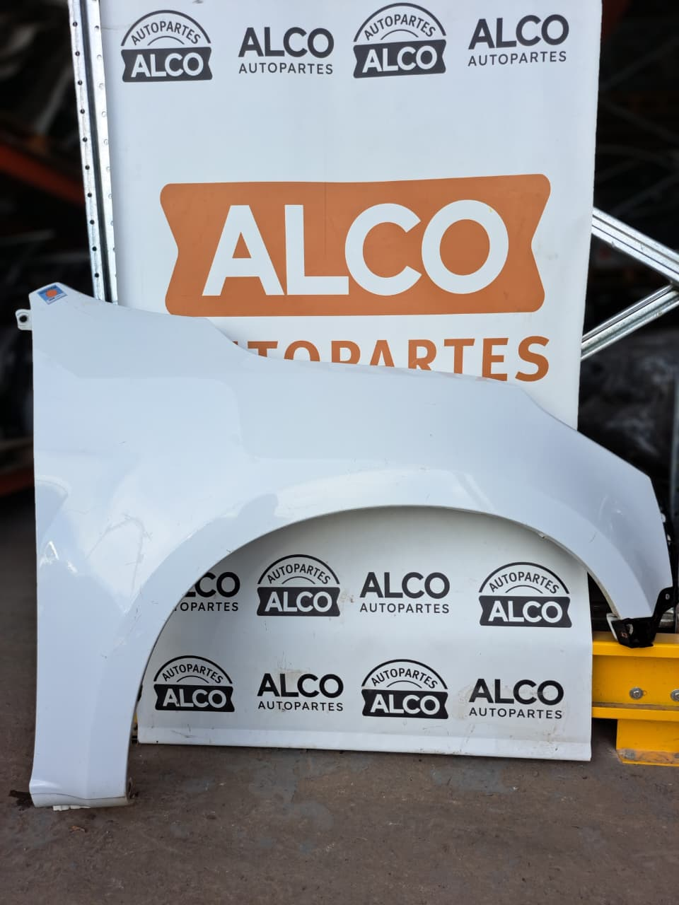 GUARDABARRO DELANTERO DERECHO