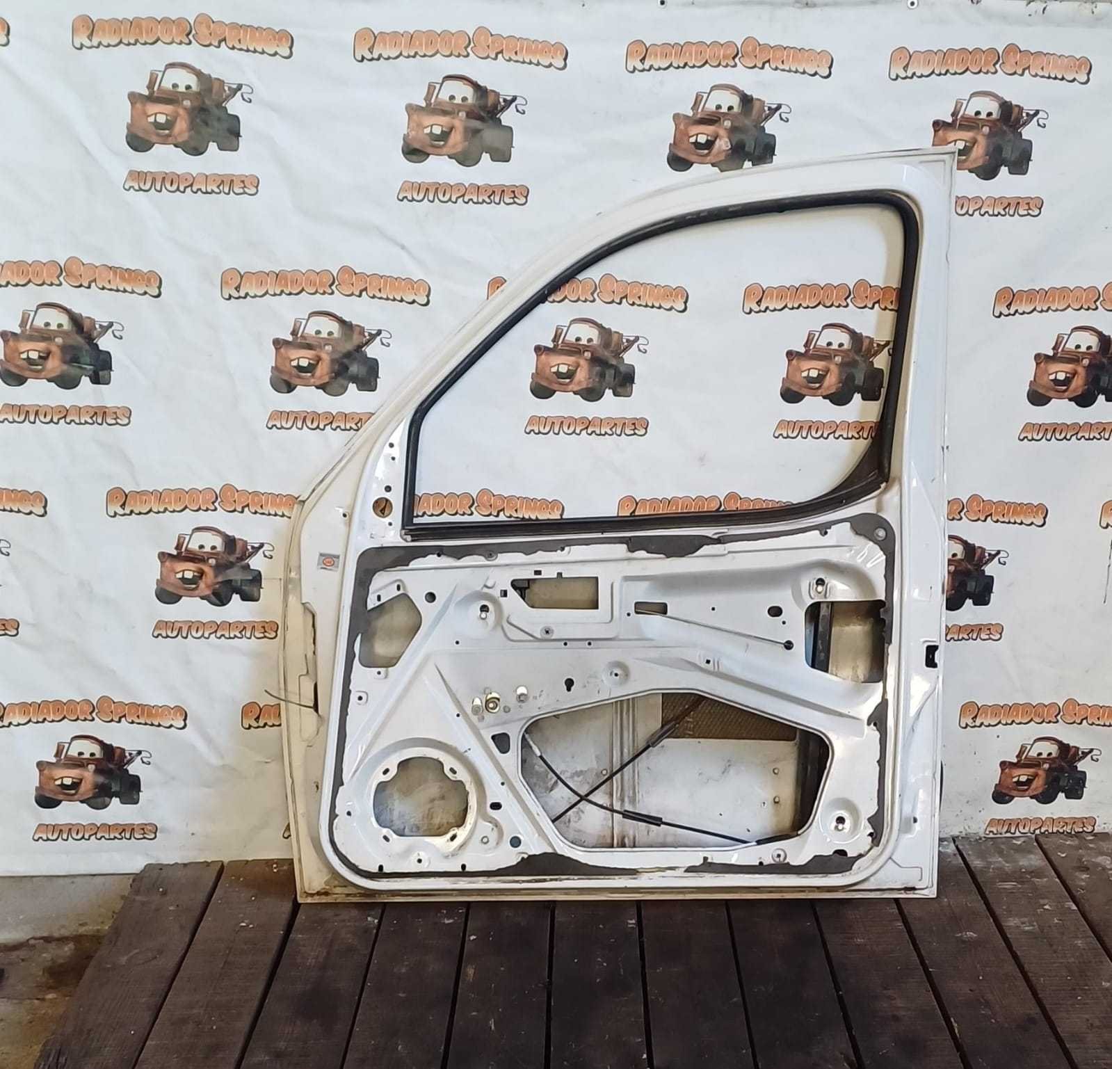 Puerta delantera derecha